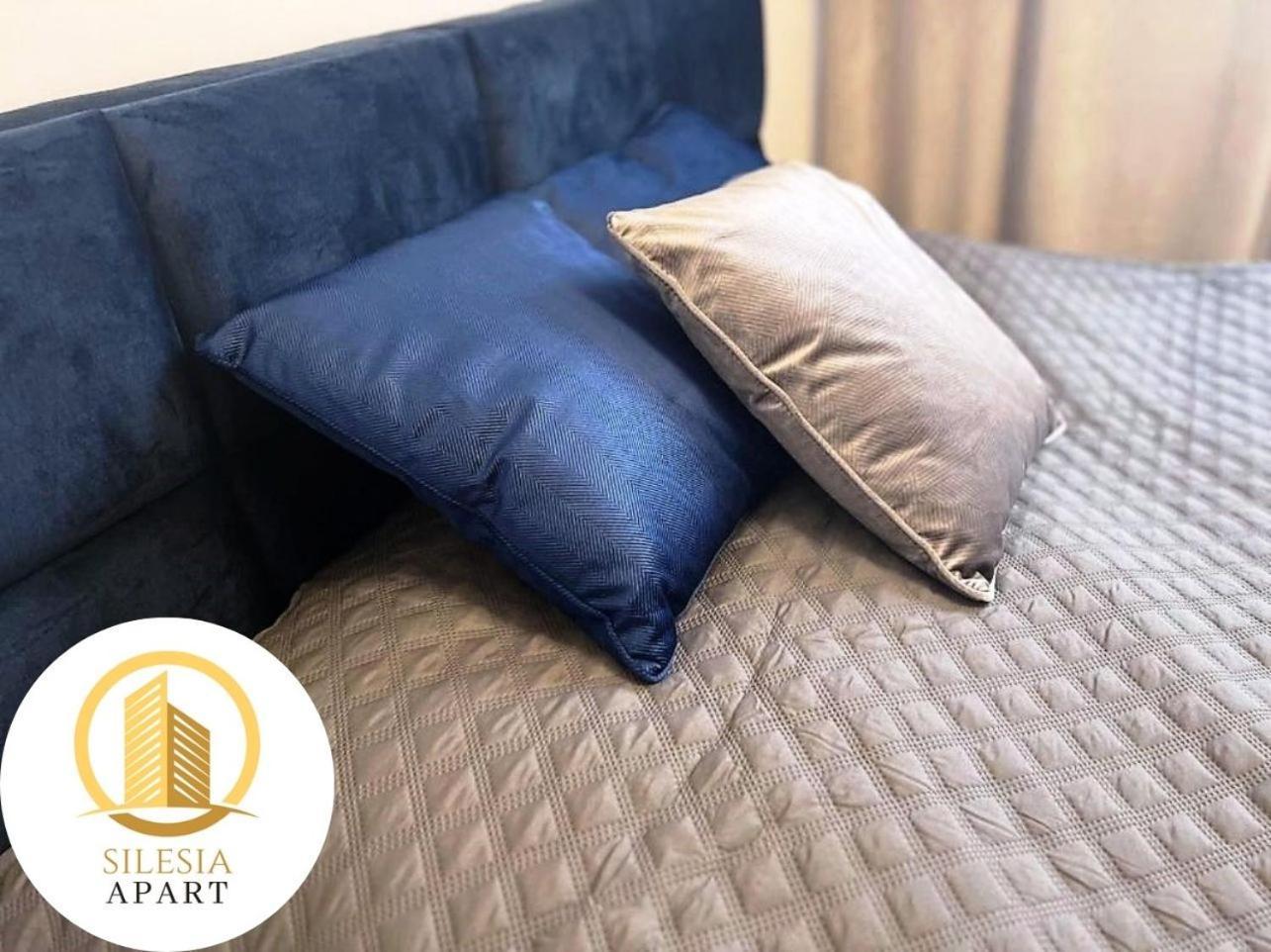 Apartament Granatowy Tychy Esterno foto