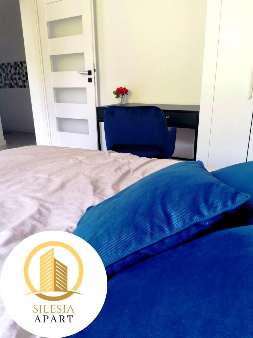 Apartament Granatowy Tychy Esterno foto