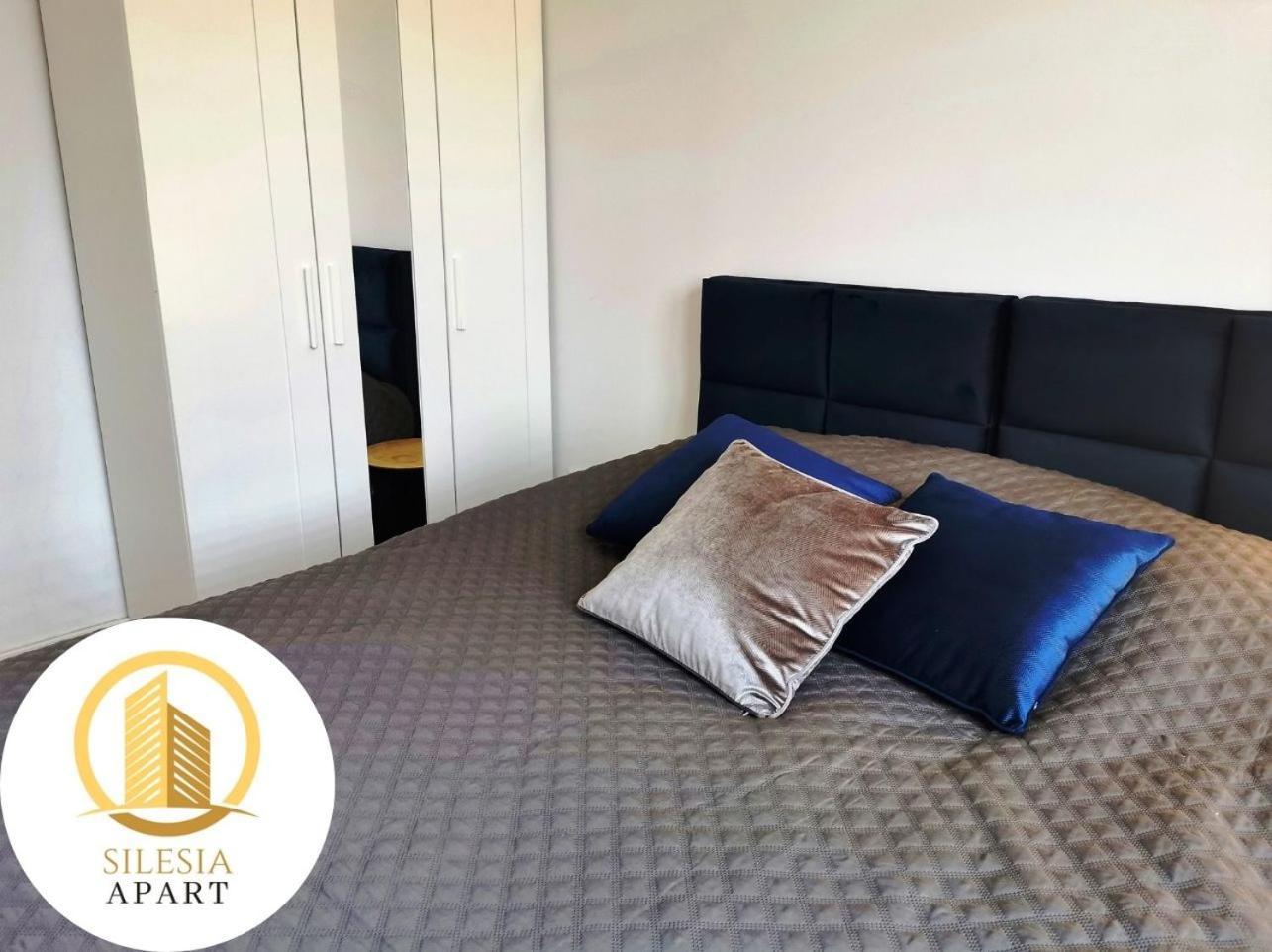 Apartament Granatowy Tychy Esterno foto