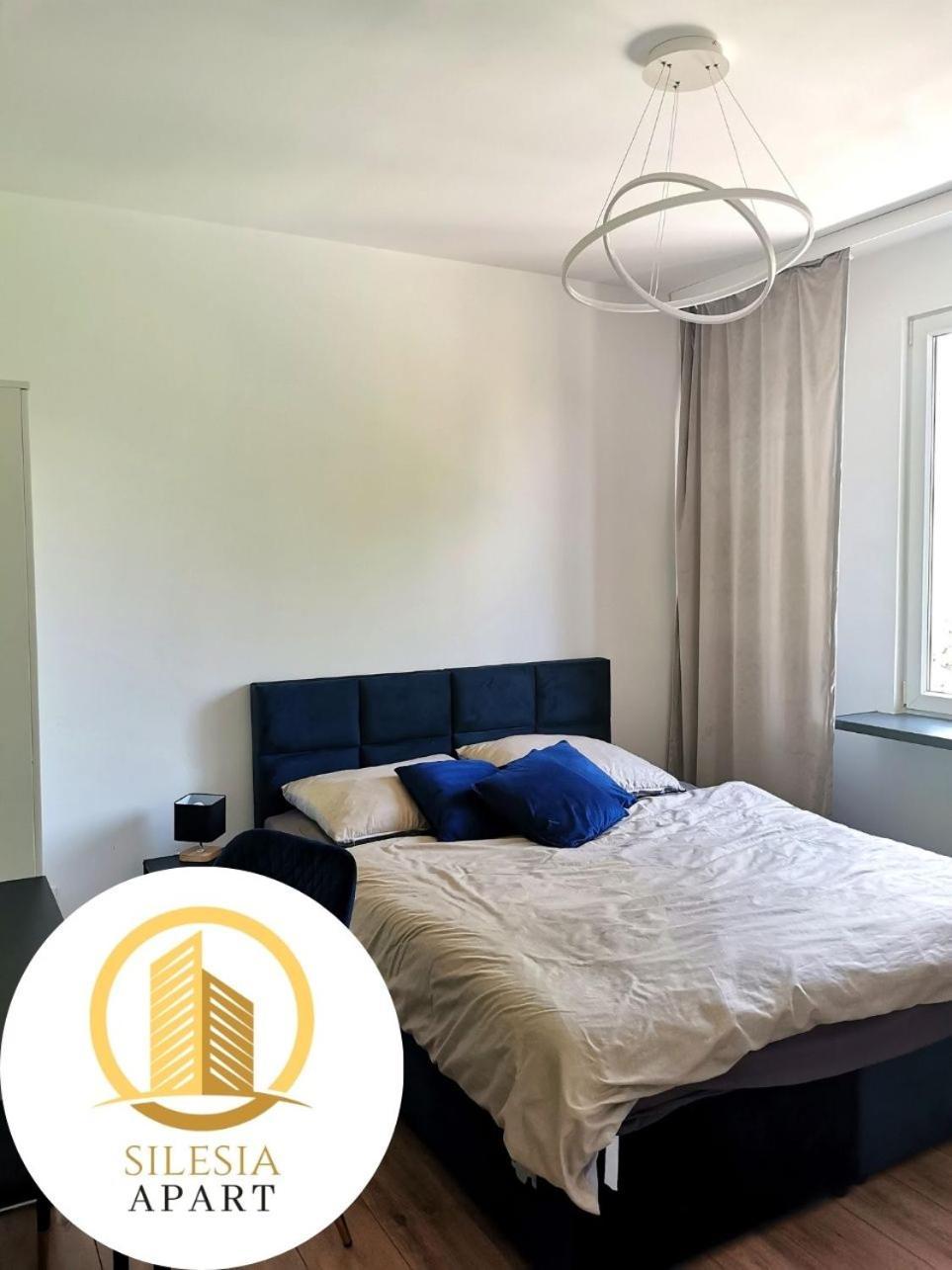 Apartament Granatowy Tychy Esterno foto