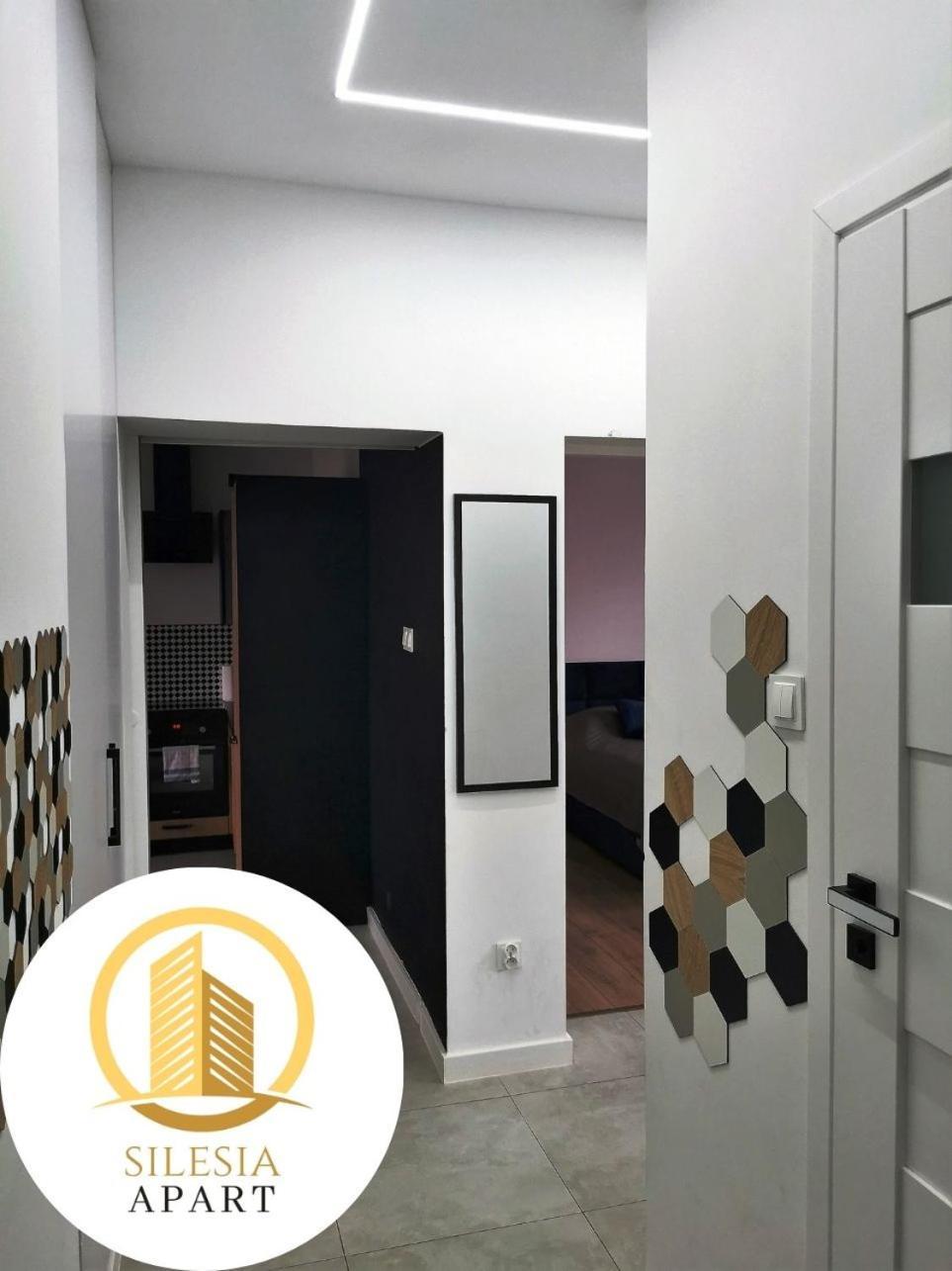 Apartament Granatowy Tychy Esterno foto