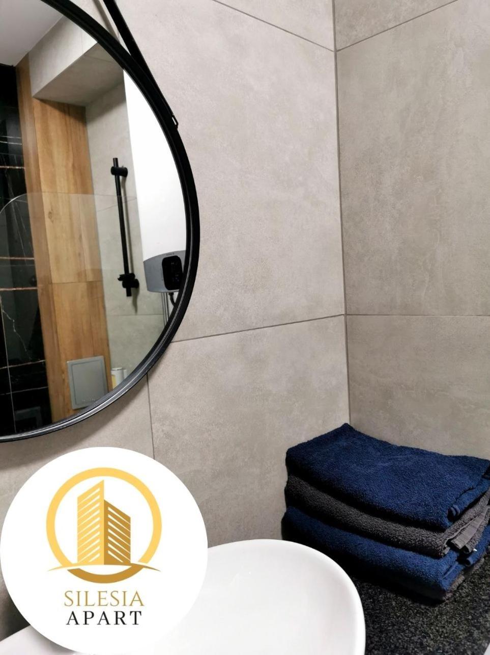 Apartament Granatowy Tychy Esterno foto